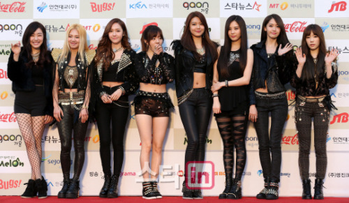 [PIC][12-02-2014]Hình ảnh mới nhất từ "THE 3RD GAONCHART K-POP AWARDS" của SNSD + MC Yuri vào tối nay Tumblr_n0vjtk6kzV1sewbc1o1_500