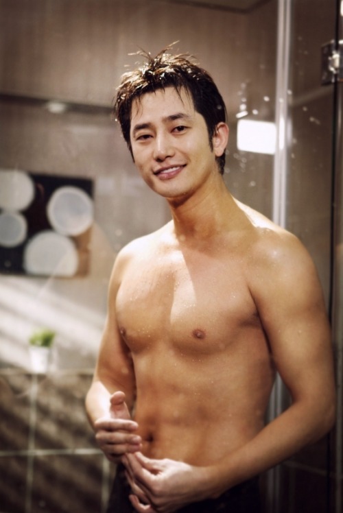 Park Shi Hoo / Пак Ши Ху Tumblr_mkl9iyKuSY1s4mul3o1_500