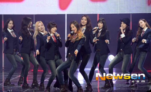 [OTHER][06-03-2014]Hình ảnh mới nhất từ sân khấu Comeback của SNSD trên các chương trình âm nhạc cuối tuần Tumblr_n20in5pSQI1sewbc1o1_500