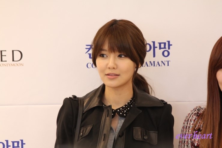 [PIC][16-12-2012]Tiffany và SooYoung đến tham dự lễ cưới của Hong Rok-ki vào trưa nay Tumblr_mf4nrq7yB21rs68xto1_1280