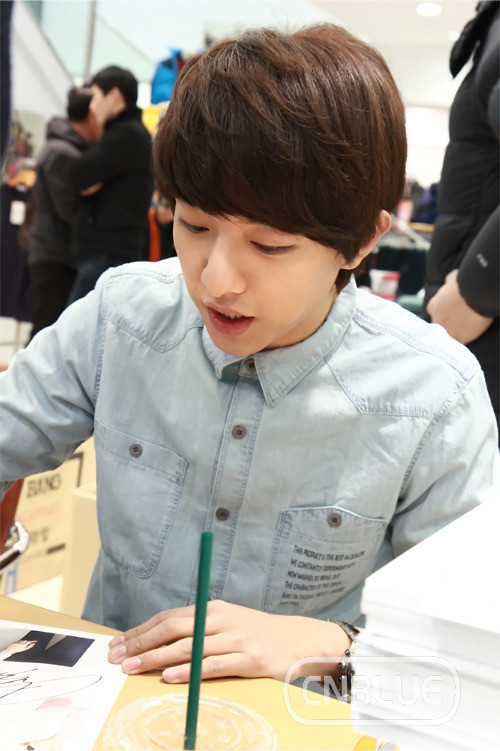 [Event] BANGBANG Fansign event à Cheongju (11.01.2013) Tumblr_mggymq9WA31rgxfbio4_1280