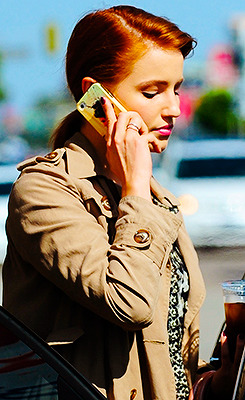 Dianna Agron cambia de look. Tumblr_mkns5tu5Qk1rp0pc0o1_250