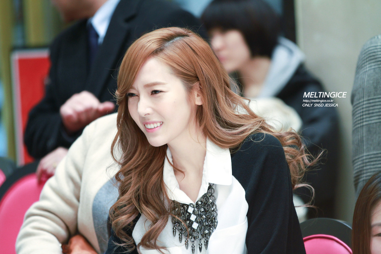 [PIC][12-02-2013]Jessica xuất hiện tại sự kiện "Banila Co Beauty Talk" vào chiều nay - Page 5 Tumblr_mid9fzZUQz1rs68xto1_1280