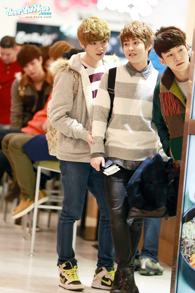 [Fantaken] 081212 EXO M XiuMin @ Incheon + Beijing Airport Tumblr_metjflBUFI1rx0t9oo1_1280