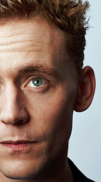 Kedvenc képeink Tom Hiddlestonról No. 1. - Page 12 Tumblr_mhgylttpg61rfxs1ko1_500