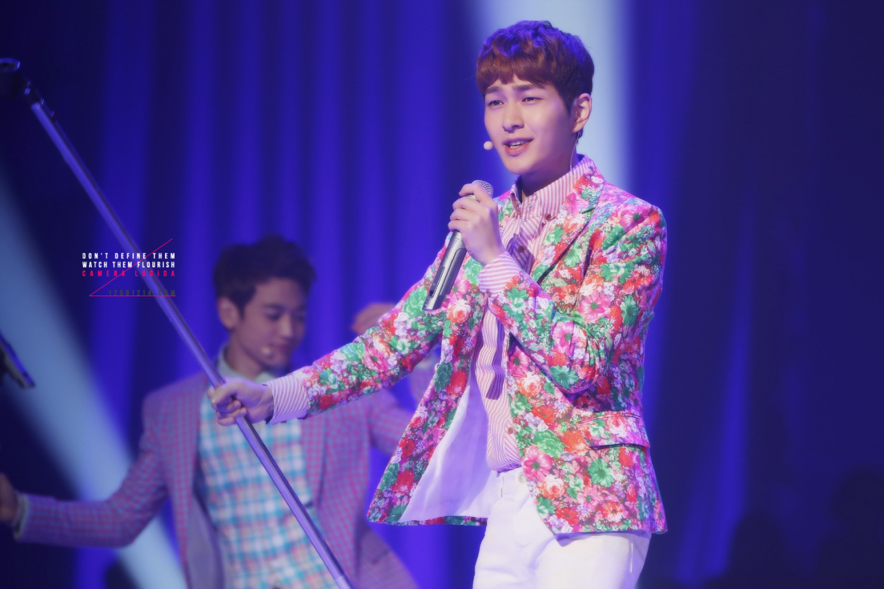 130305 Onew @ KBS Open Concert Tumblr_mj76l402Pt1rtjlxyo1_1280