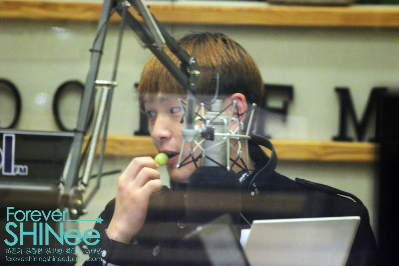 130124 Onew @ Kiss the Radio Tumblr_mh57t2Qbuf1qdtvhxo1_1280