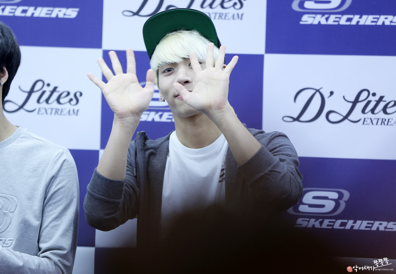 140220 Jonghyun @ Sketchers fansign event Tumblr_n1bartYJp81qzk8j4o1_1280