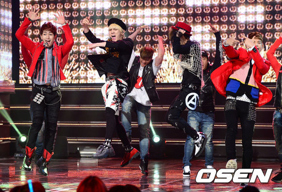 130508 SHINee @ MBC Show Champion Tumblr_mmh5mog6k51r8fs1io2_1280