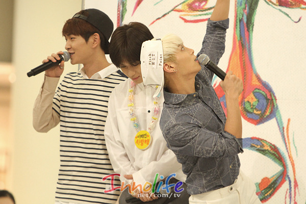 130822 SHINee @ Fansign de "The misconceptions of us" en Yeongdeungpo Times Square Tumblr_mrzlc2hiNc1r8fs1io1_1280