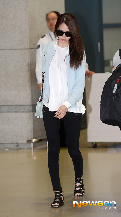 [PIC][15-05-2014]YoonA trở về Hàn Quốc vào chiều nay Tumblr_n5m1rfeocz1sewbc1o2_500