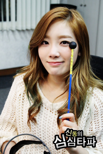 [PIC][15-01-2013]Tiffany và TaeYeon làm DJ đặc biệt cho chương trình Radio "Shindong's ShimShimTaPa" vào tối nay Tumblr_mgxucnnSoz1rs68xto4_400