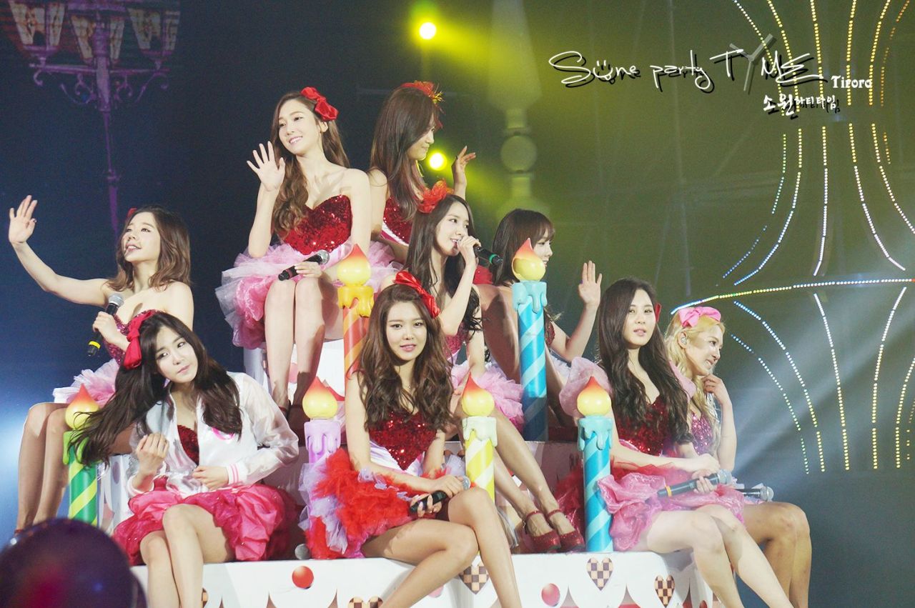 [PIC][15-02-2014]SNSD khởi hành đi Ma Cao để biểu diễn "2013 Girls' Generation's World Tour – Girls & Peace in Macau" vào sáng nay - Page 15 Tumblr_n1e2muH0pq1sewbc1o1_1280