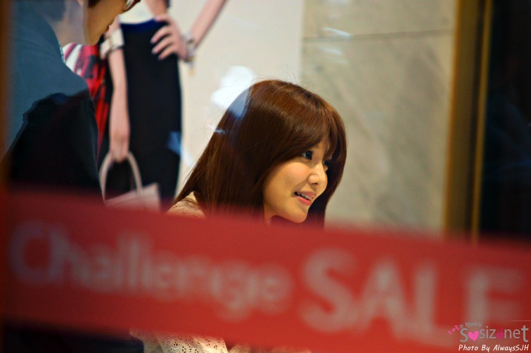 [PIC][06-04-2013]SooYoung xuất hiện tại buổi fansign thứ 2 cho thương hiệu "Double M" vào chiều nay  Tumblr_mku5b4J5dJ1rs68xto2_1280