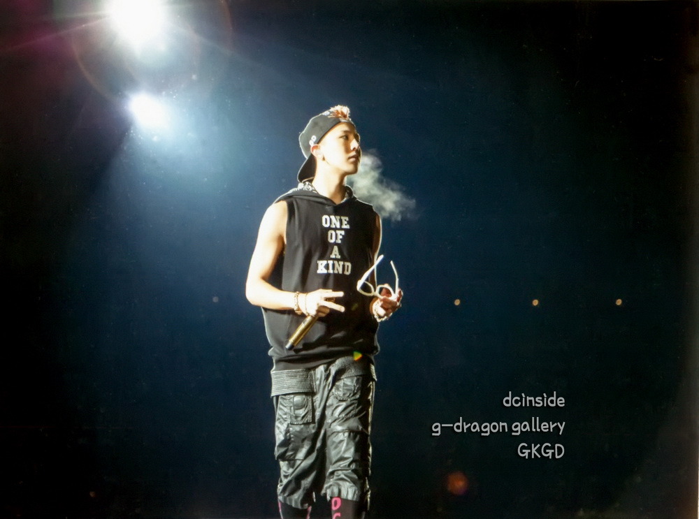 [22/11/2013][Photos] ONE OF A KIND World Tour In Japan Dome Special (HD Scans) Tumblr_mwn40el8yz1qb2yato2_1280