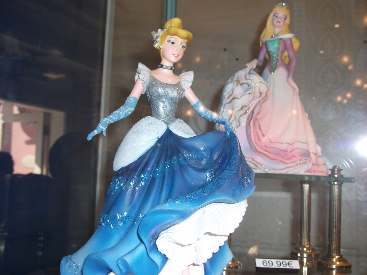 Disney Haute Couture - Enesco (depuis 2013) - Page 18 Tumblr_mqyw7c8Wdq1s823kjo7_1280