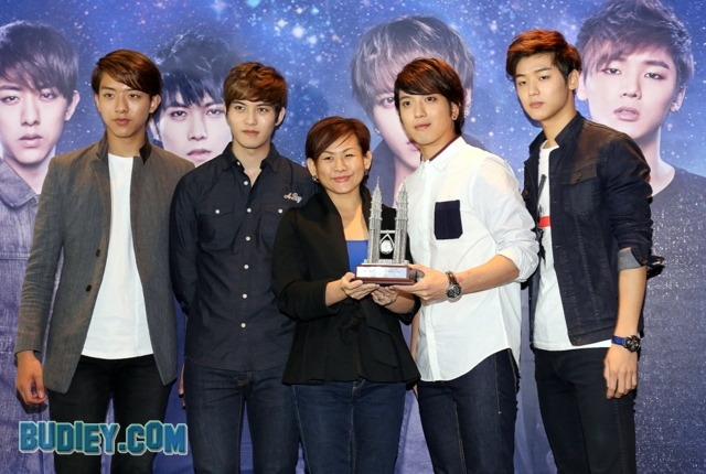 [Event] BLUE MOON in Malaysia - Conférence de presse (23.08.2013) Tumblr_mrzmzh8bQB1rgxfbio10_1280