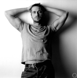 ♥ Sleeping Sun - Gerard Butler ♥  Tumblr_mw7oqjyQaE1rlox6ao5_250