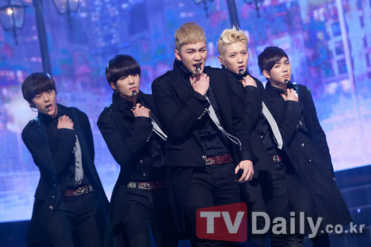 [صور] NU’EST على مسرح M!CountDown Tumblr_mi7qzuNd5e1rx06jwo5_1280