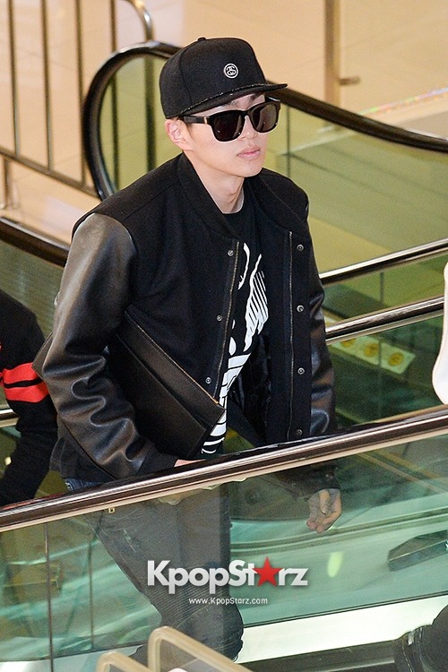 140421 Onew @ Aeropuerto de Gimpo Tumblr_n4g08rhljp1rtjlxyo1_500