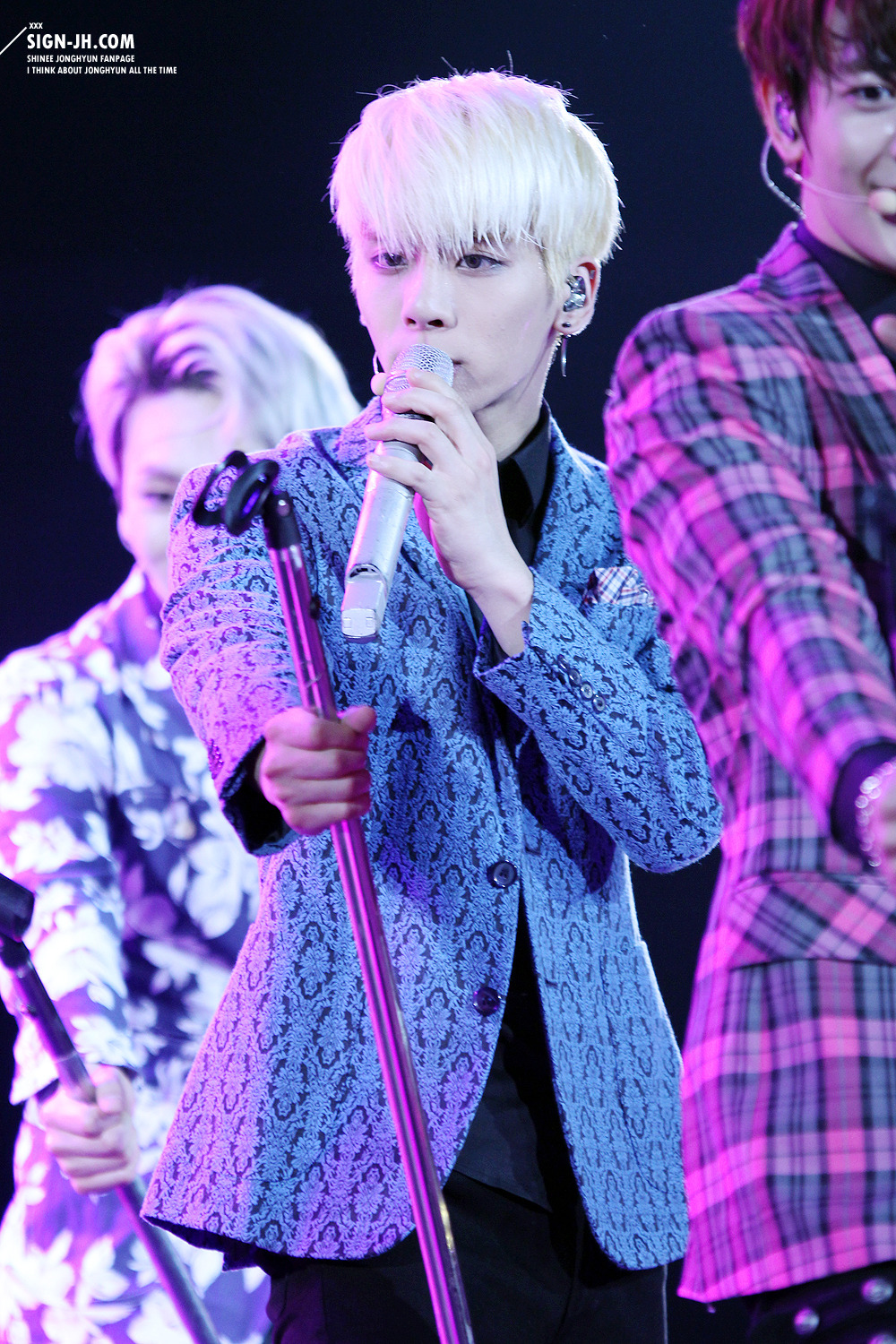 140408 Jonghyun @ SHINee World III in Buenos Aires Tumblr_n4g644DxZv1r36tcgo1_1280