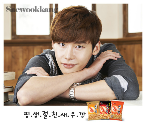 [PICS][11/9/2013] Lee Jong Suk endorsing Saewookkang (Nongshim Shrimp Cracker)  Tumblr_msbm3b6lkp1s1thflo4_500