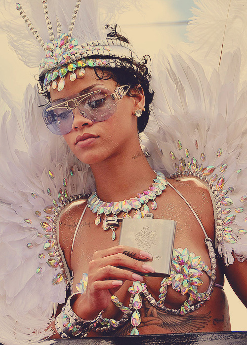 Fotos de Rihanna (apariciones, conciertos, portadas...) [12] - Página 15 Tumblr_mr2wlyLAH41qder2jo1_500