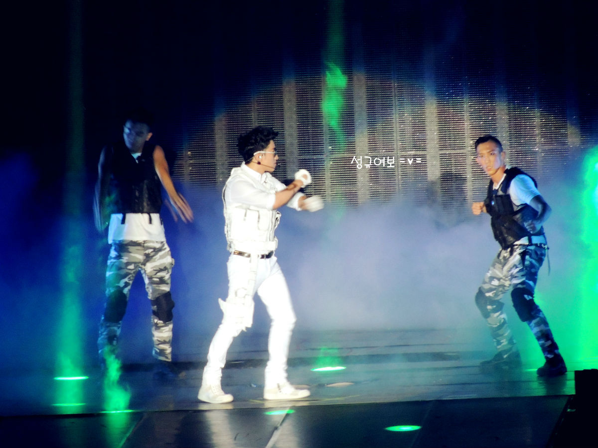 [PhoHD] ALIVE Tour 2012 ở Hồng Kông (8-9-10/12/2012) Tumblr_meqr0xmmV51rhpiaho2_1280