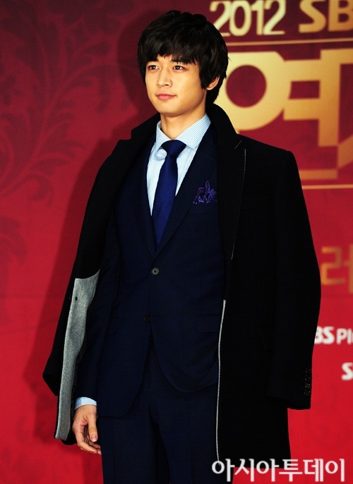 121231 Minho @ 2012 SBS Drama Awards Tumblr_mfwet6H2oh1rsplwwo1_500