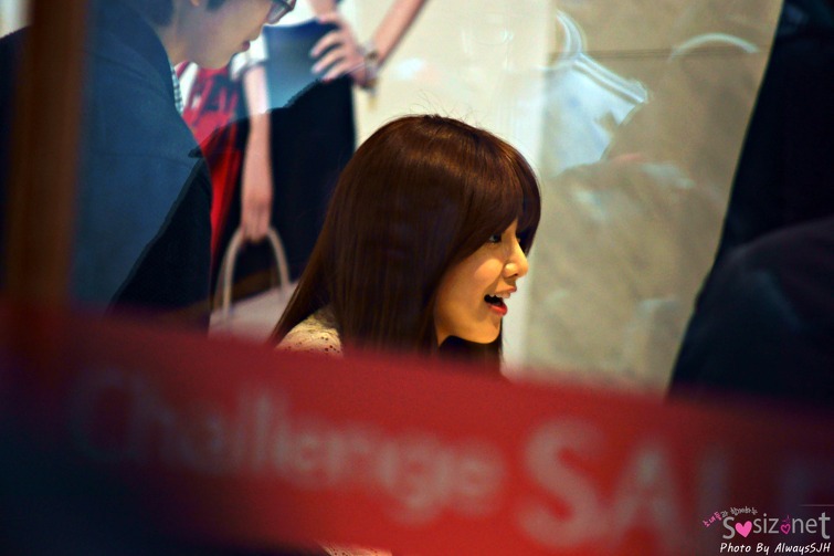 [PIC][06-04-2013]SooYoung xuất hiện tại buổi fansign thứ 2 cho thương hiệu "Double M" vào chiều nay  Tumblr_mku5anDRnS1rs68xto2_1280