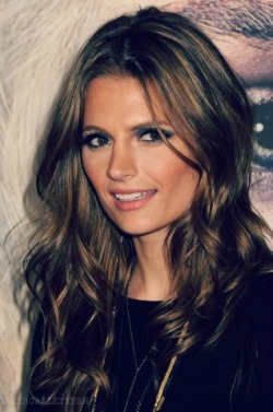 Fotos de Stana 2 - Página 22 Tumblr_mjwexaIT6S1r2yqg2o5_250