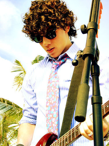 nicholas jerry jonas <3 - صفحة 3 Tumblr_kv8xvtRMj61qa27x6o1_400