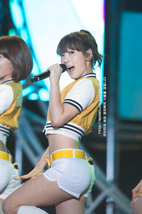 [PICS/GIFS][11-03-2012] Sẹc-xi butt - TaeNy chứ ai... Tumblr_l83r2uBuH11qa0v68o1_500