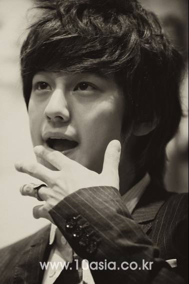      ..  kim bum   -  6 Tumblr_ldltr9NPWK1qa8l7ro1_400