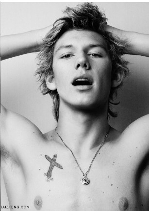 (Alex Pettyfer) @Alex_-_Pettyfer Tumblr_lfmyvayxVm1qfmotzo1_400