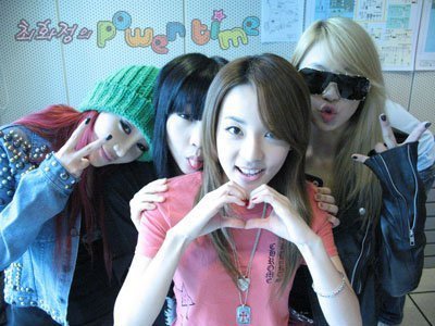 ..:: 2ne1::.. - Pagina 2 Tumblr_lgm5jbEjsJ1qdgy33o1_400