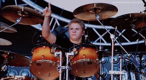  Pics: Gustav ..6 - Pgina 18 Tumblr_lj7sdlLXWg1qfx5vio1_500