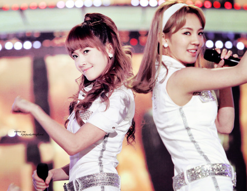 [Hyoyeon+Jessica] HyoSic Tumblr_lkc8fcOsw81qba9pko1_500