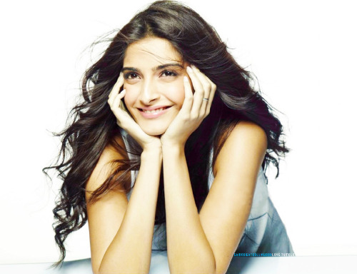 Sonam Kapoor Tumblr_lm0yqnTBju1qg06l9o1_r1_500