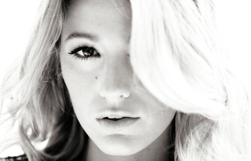 Blake Lively - Page 3 Tumblr_lnby1yxhYl1qldo48o1_500