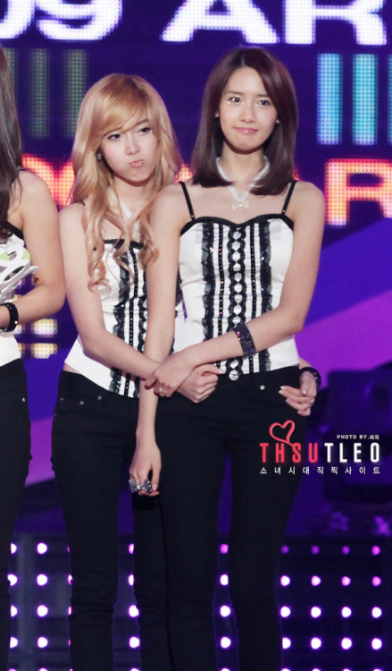 [PIC/GIF] YoonSic - Look and Smile ♥ Tumblr_lned3ps3Ni1qcr5lgo1_500