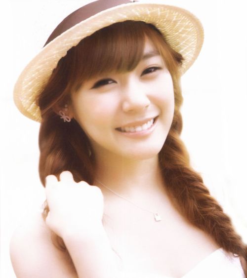 [SCAN][8-7-2011] Những hình ảnh thiên thần của SNSD Tiffany từ AAGG!! Tumblr_lnz29oEXFZ1qe28w3o1_500