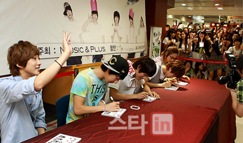 [09.07] Les B1A4 à un fan meeting Tumblr_lo2cqqEbvB1qm2vk0o1_500