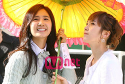 [PIC+VID+GIF][6/1/2012]«๑۩۞۩๑_ YURI ♥ JESSICA_๑۩۞۩๑_ PARIS ♥♕♥ ROMANTIC CITY ♥f  YULSIC_๑۩۞۩๑» - Page 31 Tumblr_lohcsgJ6nm1qglmu8o2_250