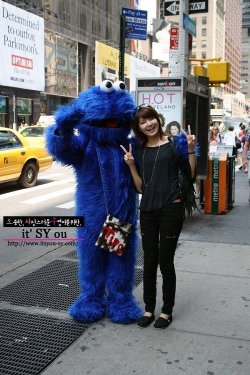 [PIC][17-06-2011]Hình ảnh SooYoung ở USA  Tumblr_lohengP4HA1qb1285o6_250