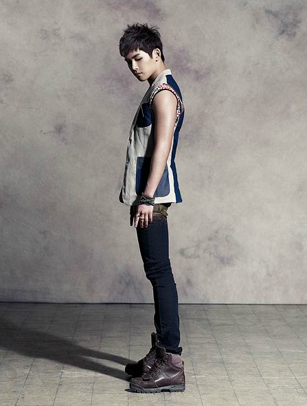 Lee HoWon 이호원 aka Hoya Tumblr_lonvy86PRM1qc32n5o1_500