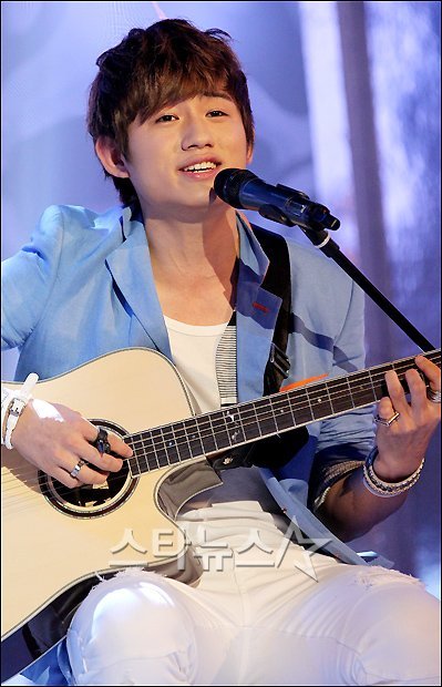 [PIC][CAFE] 05.08.2011 @MTV The Show Tumblr_lpbyj8izMB1qi823so1_500