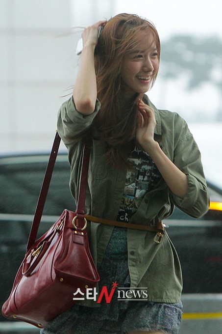 [YOONAISM/PICS+GIFS][8-8-2011] Yoona - Từ 1 thiên thần đến 1 nữ thần hoàn hảo Tumblr_lpljl2Gp8G1qkmmr4o1_500