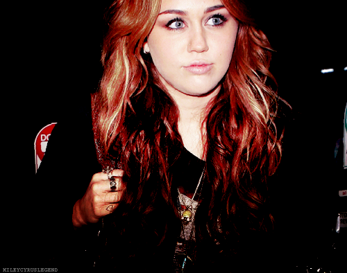 Miley Cyrus - Page 34 Tumblr_lpvfg1nrhL1qc3646o1_500