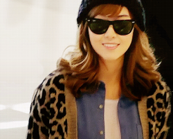 [PIC][27-1-2012] Sica mang kính Tumblr_lpwsno3T3i1qj2pieo4_250